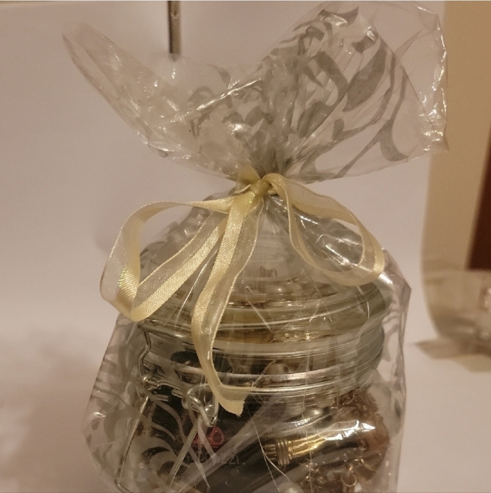 MISTERY JEWELRY JAR